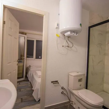 Sleeps 8, Close To Sea With A Private Pool - Awz 261