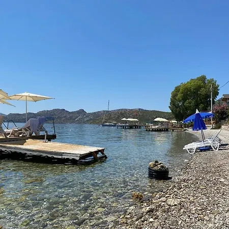 Sleeps 8, Close To Sea With A Private Pool - Awz 261